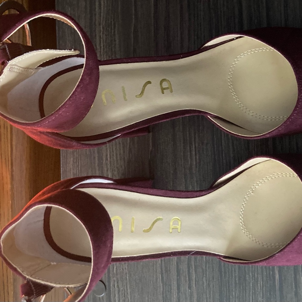 Chunky Heel Ankle Strapped Shoes - Unisa. New without shoe box. No tags. - Picture 2 of 11